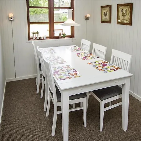 Three-bedroom Holiday In Hals
