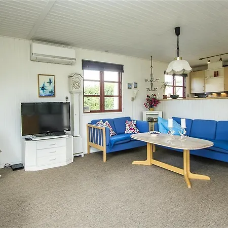 Three-bedroom Holiday In 펜션 *