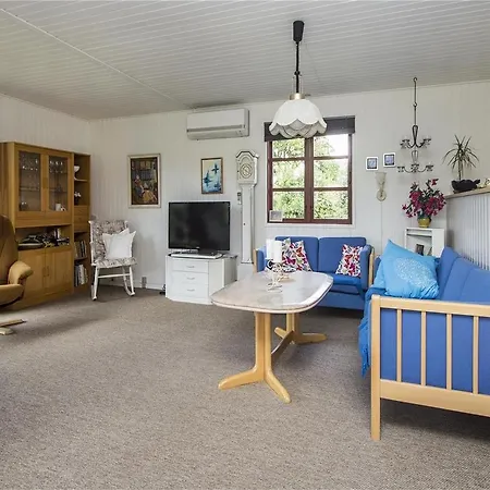 Three-bedroom Holiday In * Hals