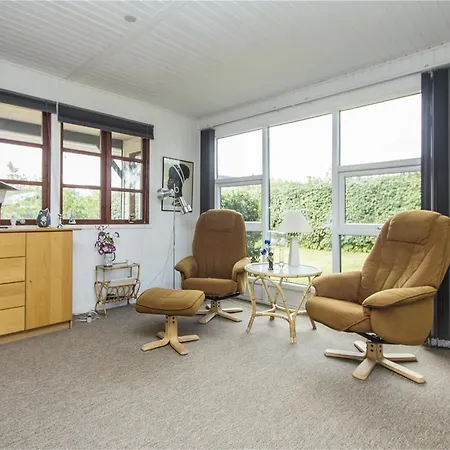 Three-bedroom Holiday In 펜션 Hals